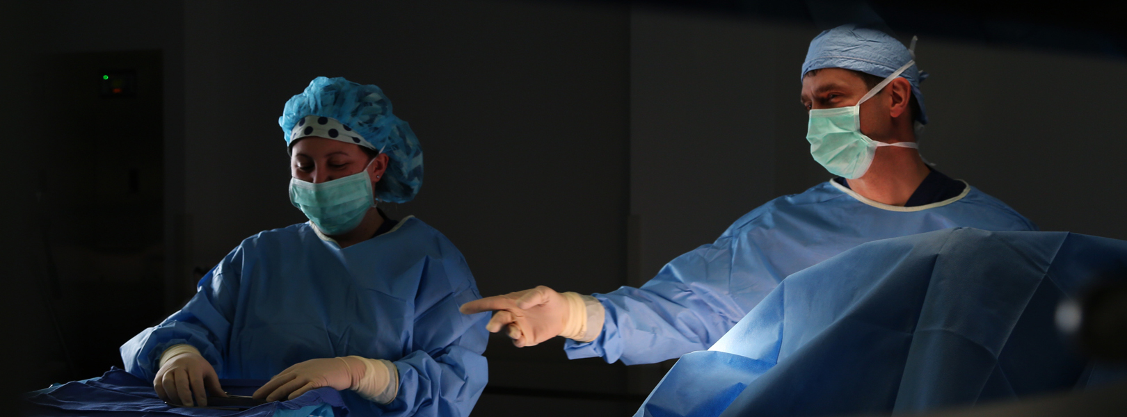Orthopedic surgeons performing knee replacement surgery in West Virginia